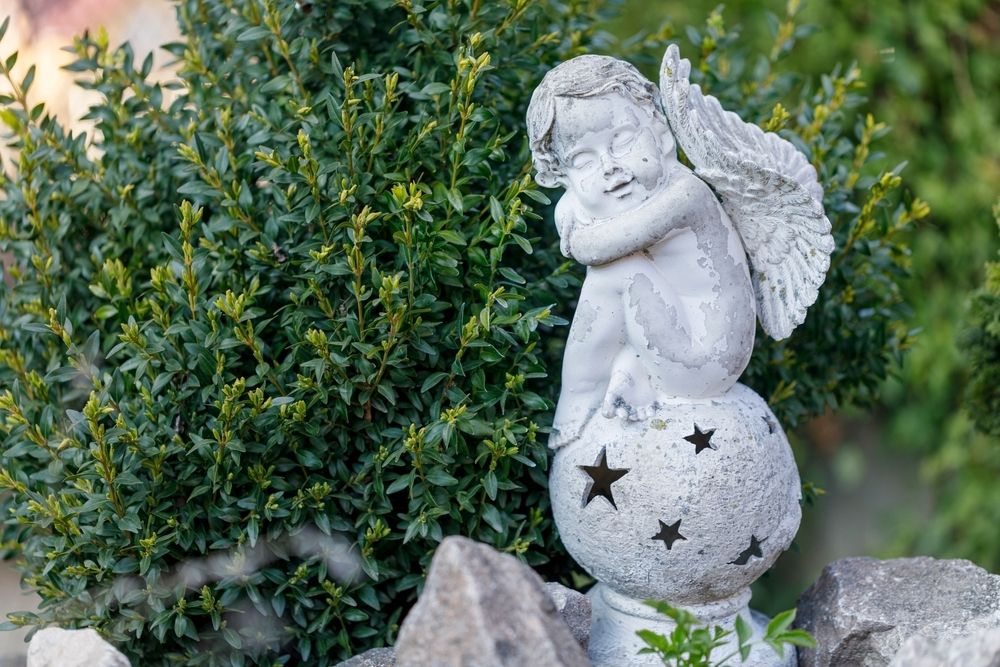 How to choose and use garden decorations How to choose and use garden decorations