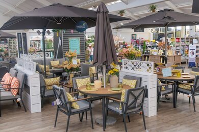 Kensington 4 Seat Dining Set - image 2