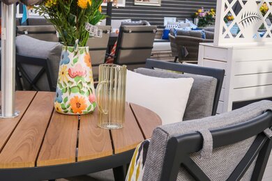 Kensington 4 Seat Dining Set - image 4