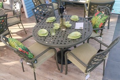 Oakley 4 Seat Round Dining Set - image 3