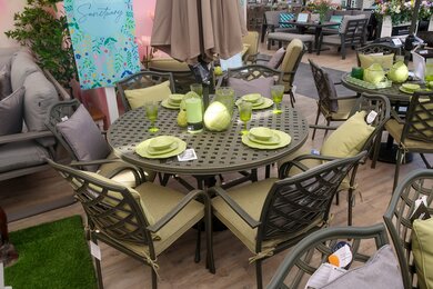 Oakley 6 Seat Dining Set - image 3